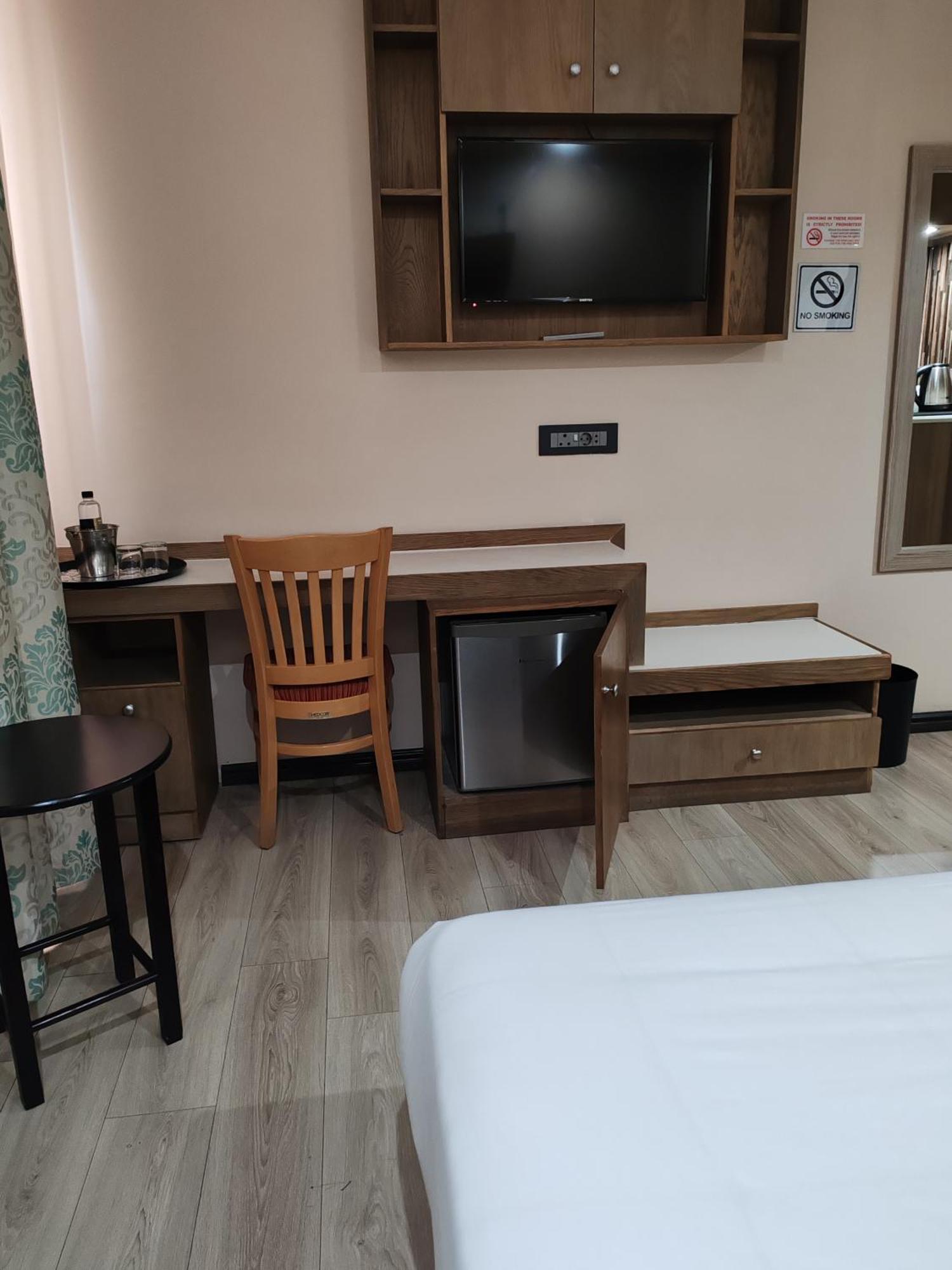 Regal Inn Umhlanga Gateway Дурбан Экстерьер фото